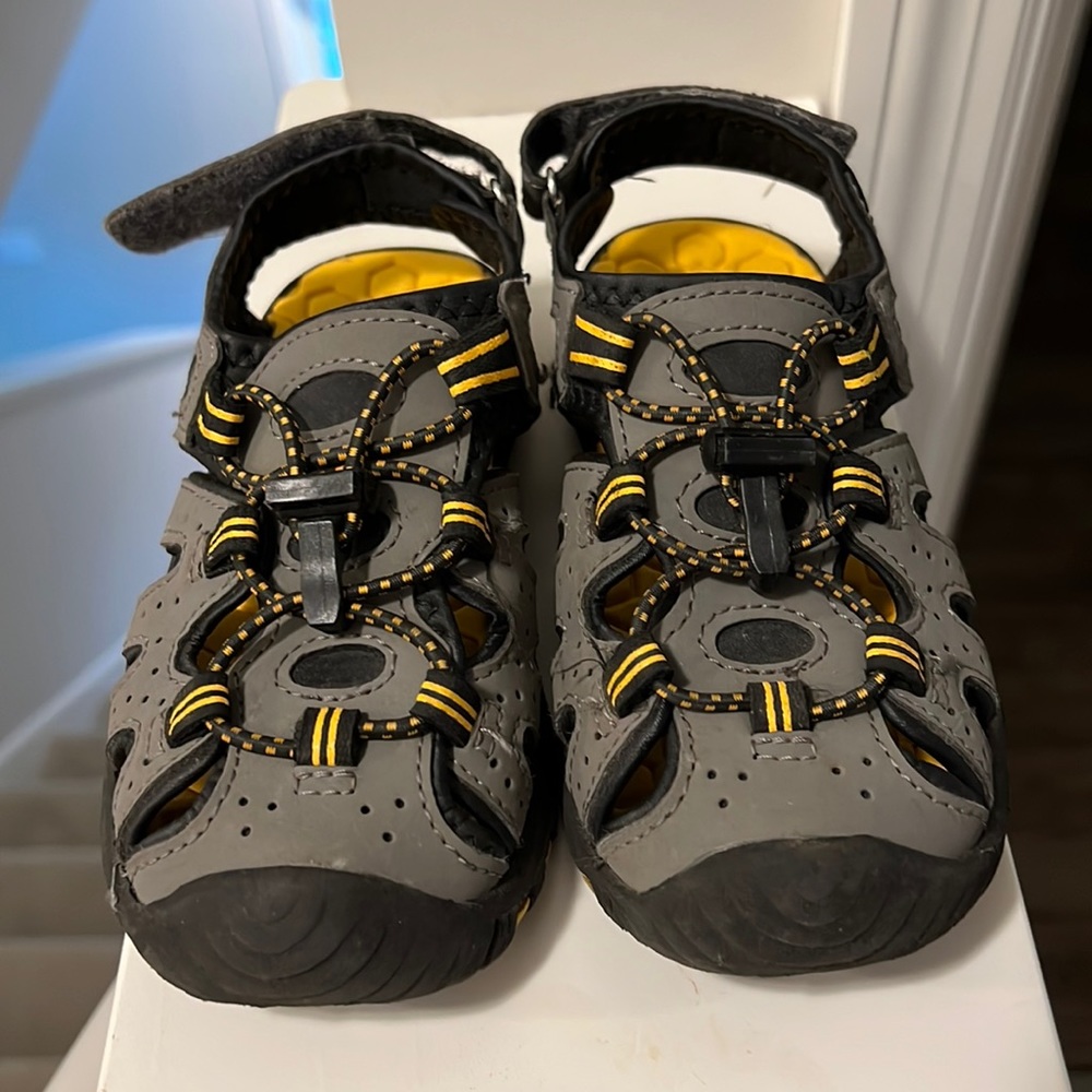Khombu toddler sandals gray/yellow/black size 12